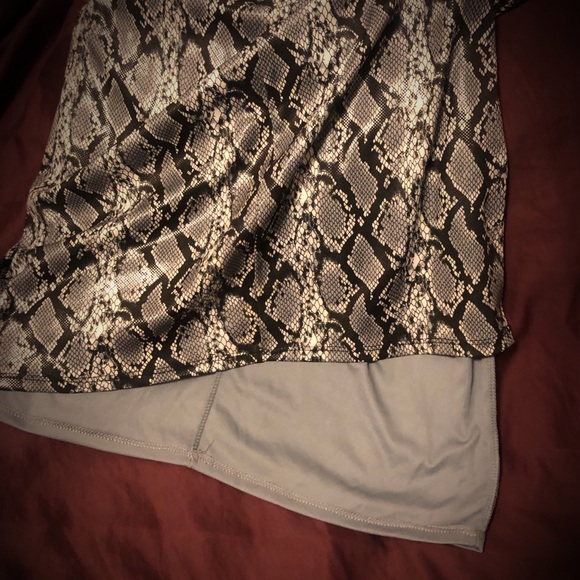 🎁✈️😊Gray & Black Snakeskin, Bodycon Mini Dress, by Ke•ned•ik - Picture 5 of 9